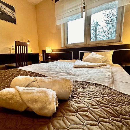 Hotel Pod Debami Ostrów Wielkopolski Eksteriør bilde
