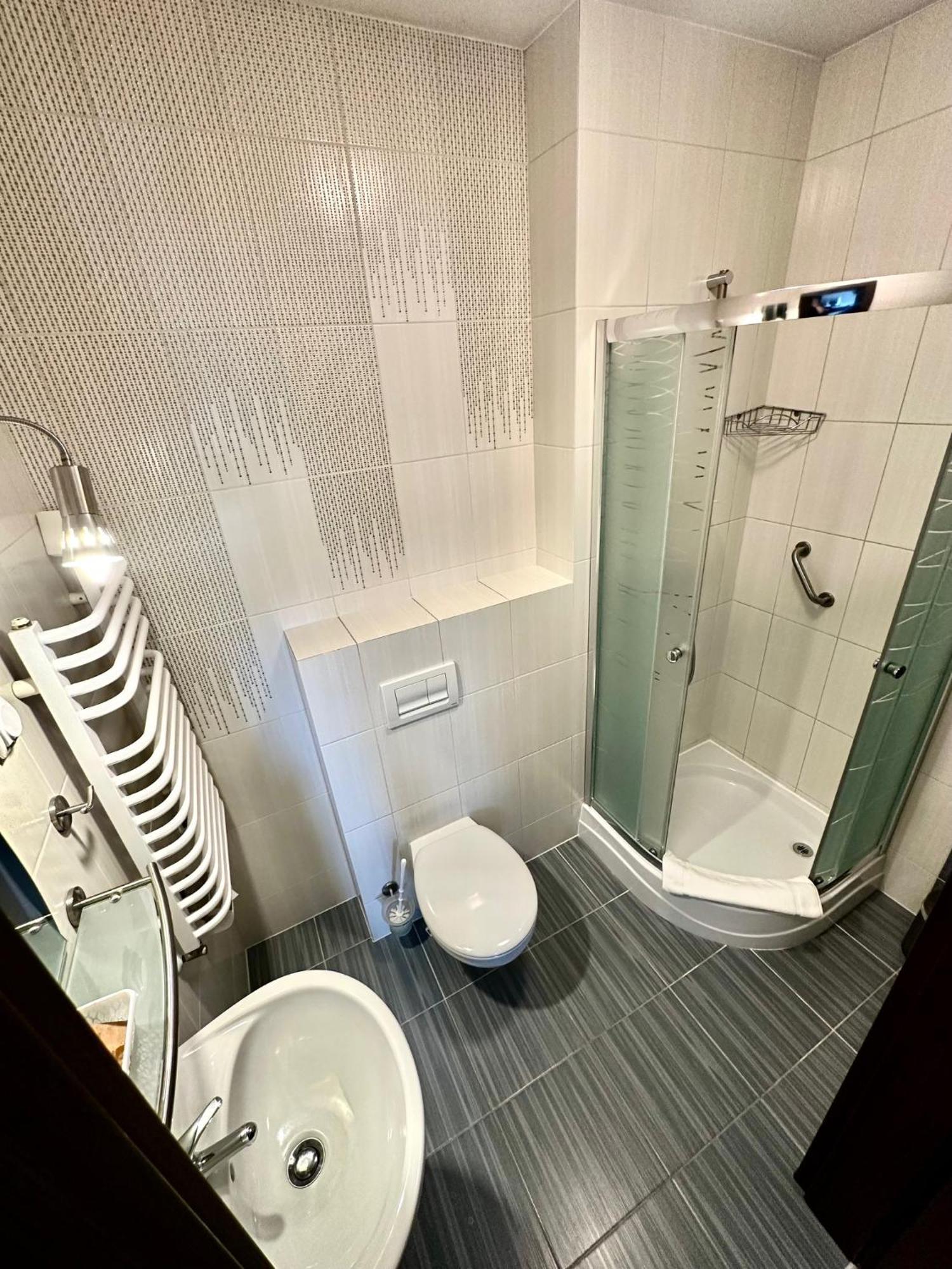Hotel Pod Debami Ostrów Wielkopolski Eksteriør bilde